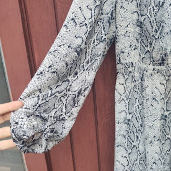 BANANA REPUBLIC | Snakeskin Fit-And-Flare Ruffle Hem Long Sleeve Mini Dress S - Picture 11 of 13